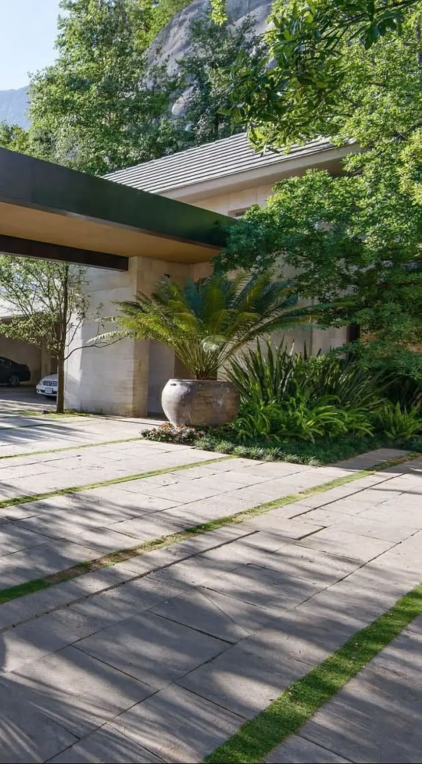 Villa driveway with stone-finish paving